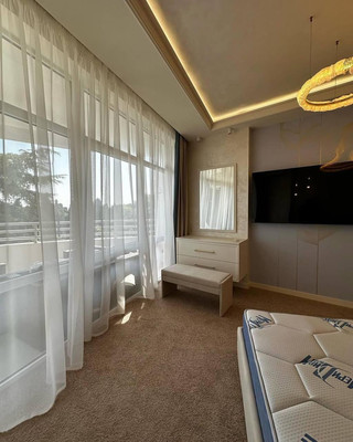 Продам двухкомнатную (2-комн.) квартиру, Мисхорский парк, 10, Кореиз пгт