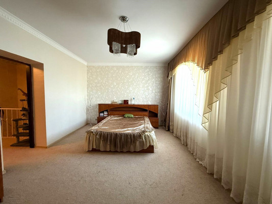 Продам многокомнатную квартиру, Гагарина ул, 7з, Волгодонск г