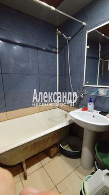 Продам комнату в 4-комн. квартире, Обводного канала наб, 121, Санкт-Петербург г