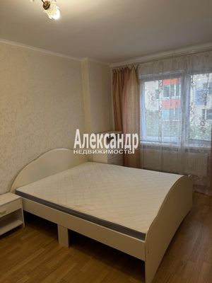 Продам двухкомнатную (2-комн.) квартиру, Оборонная ул, 2к2, Мурино п