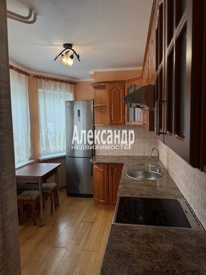 Продам двухкомнатную (2-комн.) квартиру, Оборонная ул, 2к2, Мурино п