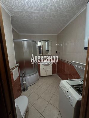 Продам двухкомнатную (2-комн.) квартиру, Оборонная ул, 2к2, Мурино п