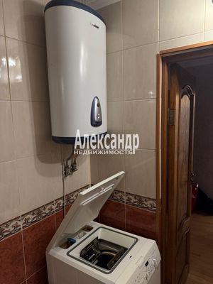 Продам двухкомнатную (2-комн.) квартиру, Оборонная ул, 2к2, Мурино п
