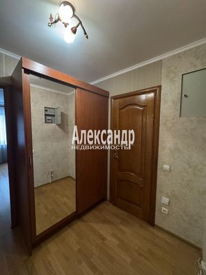 Продам двухкомнатную (2-комн.) квартиру, Оборонная ул, 2к2, Мурино п