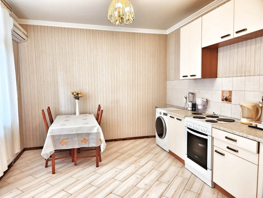 Продам двухкомнатную (2-комн.) квартиру, Восточно-Кругликовская ул, 30, Краснодар г