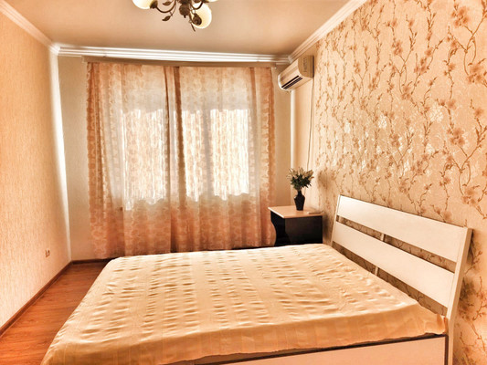 Продам двухкомнатную (2-комн.) квартиру, Восточно-Кругликовская ул, 30, Краснодар г