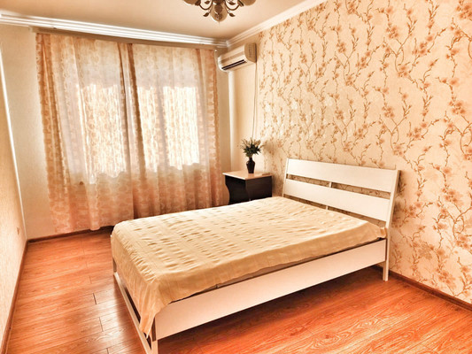 Продам двухкомнатную (2-комн.) квартиру, Восточно-Кругликовская ул, 30, Краснодар г