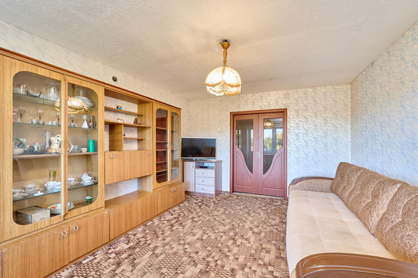 Продам трехкомнатную (3-комн.) квартиру, Ветлужская ул, 60, Пермь г