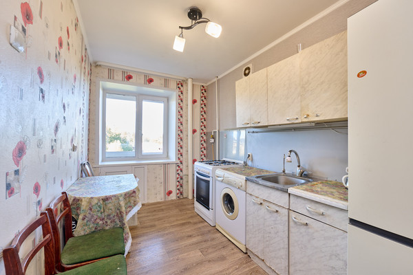 Продам трехкомнатную (3-комн.) квартиру, Ветлужская ул, 60, Пермь г