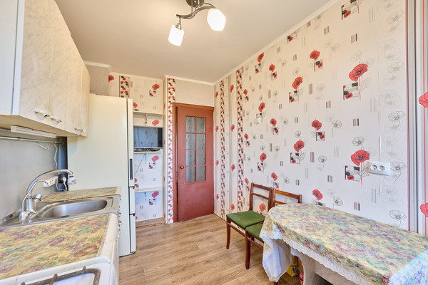 Продам трехкомнатную (3-комн.) квартиру, Ветлужская ул, 60, Пермь г
