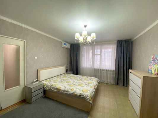 Продам трехкомнатную (3-комн.) квартиру, Школьная ул, 5, Витязево с