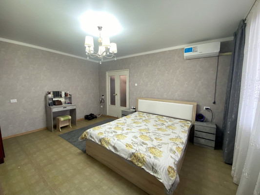 Продам трехкомнатную (3-комн.) квартиру, Школьная ул, 5, Витязево с