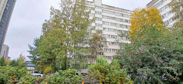Продам трехкомнатную (3-комн.) квартиру, Серебристый б-р, 34к1, Санкт-Петербург г
