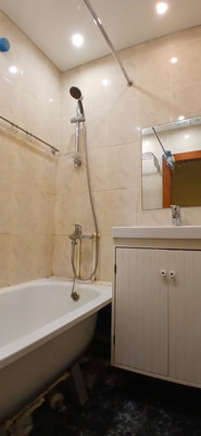 Продам трехкомнатную (3-комн.) квартиру, Серебристый б-р, 34к1, Санкт-Петербург г
