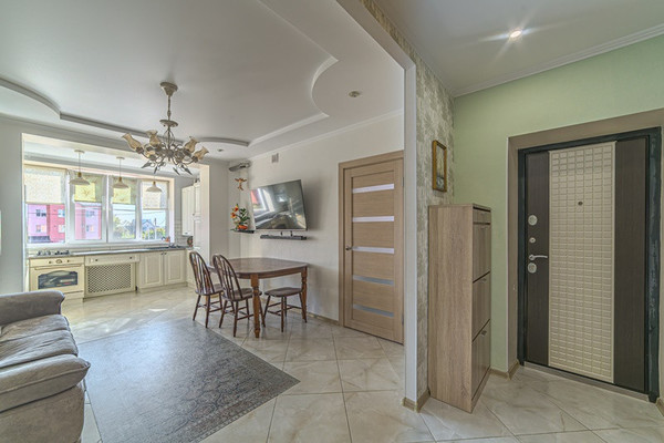 Продам трехкомнатную (3-комн.) квартиру, Компрессорная ул, 27а, Бессоновка с