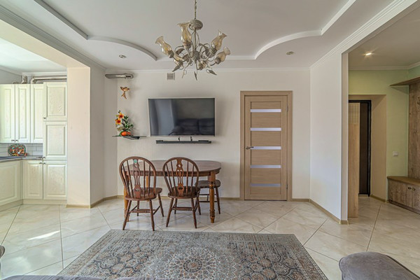 Продам трехкомнатную (3-комн.) квартиру, Компрессорная ул, 27а, Бессоновка с
