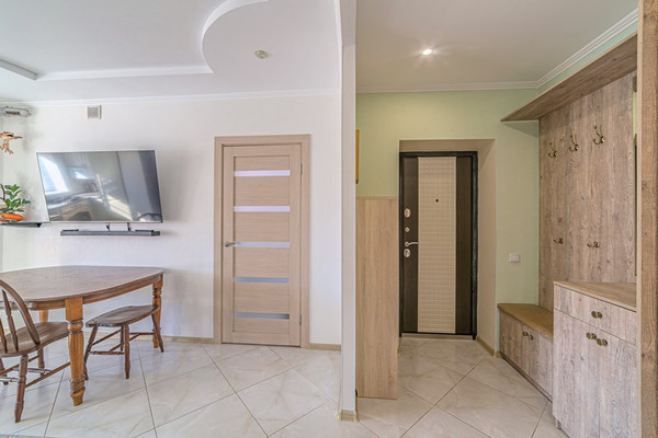 Продам трехкомнатную (3-комн.) квартиру, Компрессорная ул, 27а, Бессоновка с