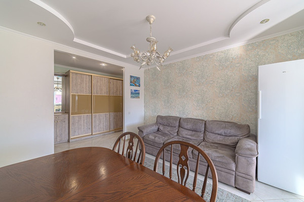 Продам трехкомнатную (3-комн.) квартиру, Компрессорная ул, 27а, Бессоновка с