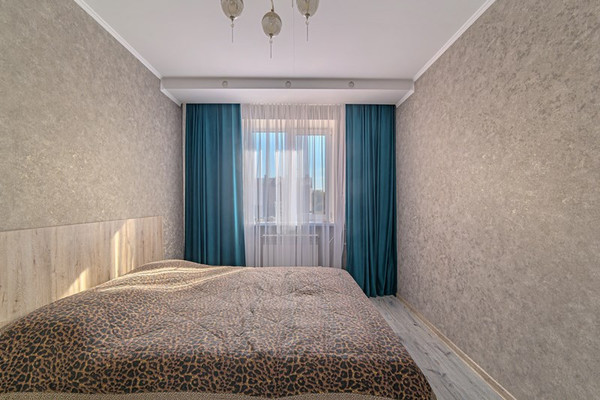Продам трехкомнатную (3-комн.) квартиру, Компрессорная ул, 27а, Бессоновка с