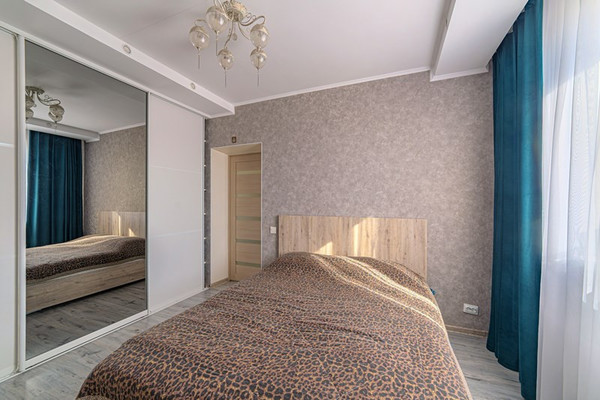 Продам трехкомнатную (3-комн.) квартиру, Компрессорная ул, 27а, Бессоновка с
