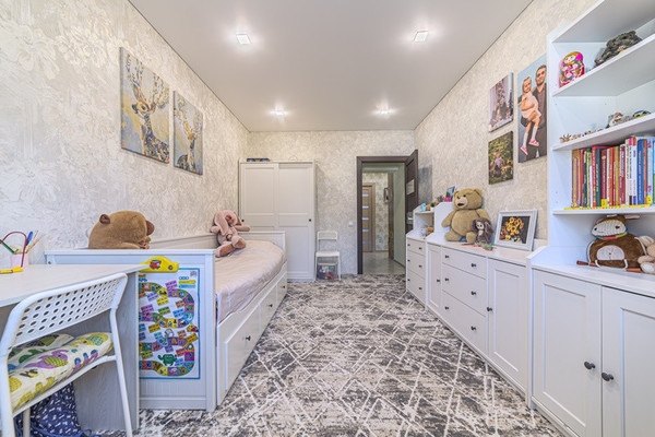 Продам трехкомнатную (3-комн.) квартиру, Компрессорная ул, 27а, Бессоновка с