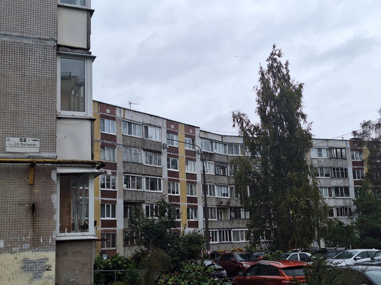 Продам трехкомнатную (3-комн.) квартиру, 25 Октября пр-кт, 52, Гатчина г