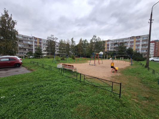 Продам трехкомнатную (3-комн.) квартиру, 25 Октября пр-кт, 52, Гатчина г