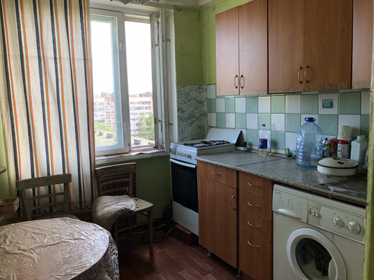 Продам трехкомнатную (3-комн.) квартиру, Раумская ул, 7а, Колпино г
