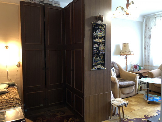 Продам трехкомнатную (3-комн.) квартиру, Раумская ул, 7а, Колпино г