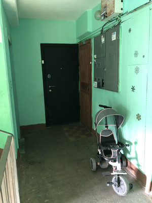 Продам трехкомнатную (3-комн.) квартиру, Раумская ул, 7а, Колпино г