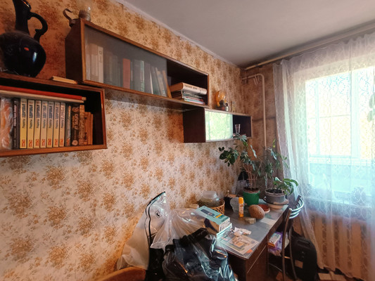 Продам трехкомнатную (3-комн.) квартиру, 246, Калининец рп