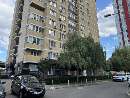Продам двухкомнатную (2-комн.) квартиру, Садовая ул, 161/1, Краснодар г