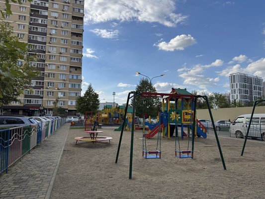 Продам двухкомнатную (2-комн.) квартиру, Садовая ул, 161/1, Краснодар г