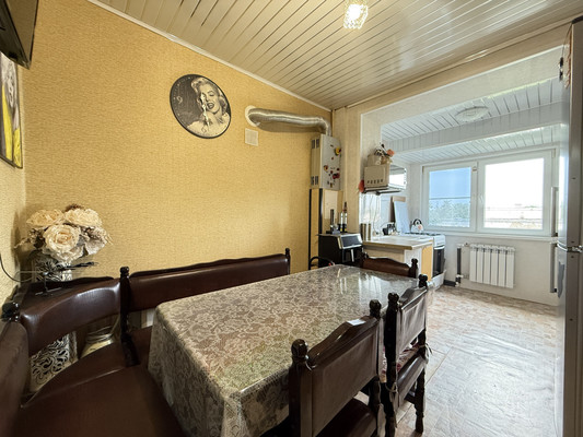 Продам трехкомнатную (3-комн.) квартиру, Мальбахова ул, 30кб, Нальчик г