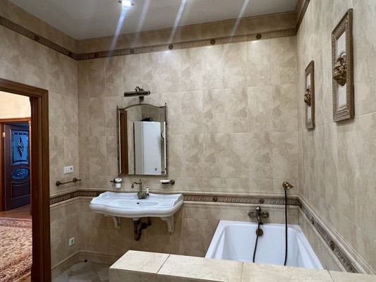 Продам трехкомнатную (3-комн.) квартиру, Калараш ул, 13, Люберцы г