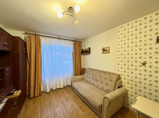 Продам двухкомнатную (2-комн.) квартиру, Октябрьская ул, 69, Колпино г