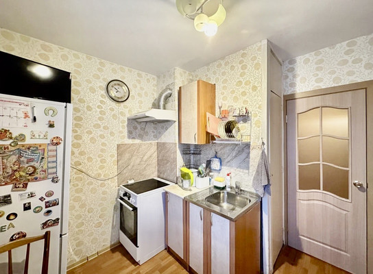 Продам двухкомнатную (2-комн.) квартиру, Октябрьская ул, 69, Колпино г
