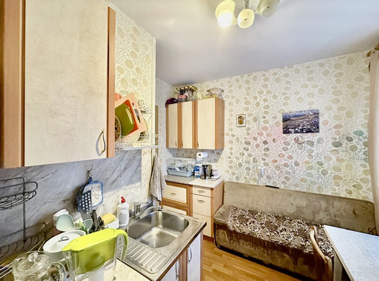 Продам двухкомнатную (2-комн.) квартиру, Октябрьская ул, 69, Колпино г