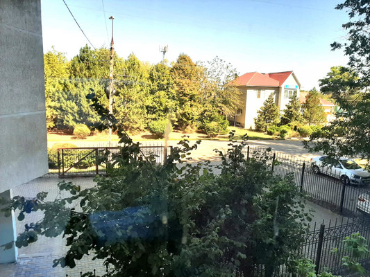 Продам трехкомнатную (3-комн.) квартиру, Октябрьская ул, 110, Тихорецк г