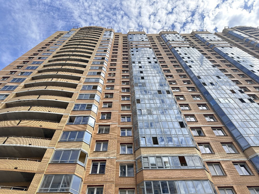 Продам двухкомнатную (2-комн.) квартиру, Охтинская аллея, 10к1, Мурино п