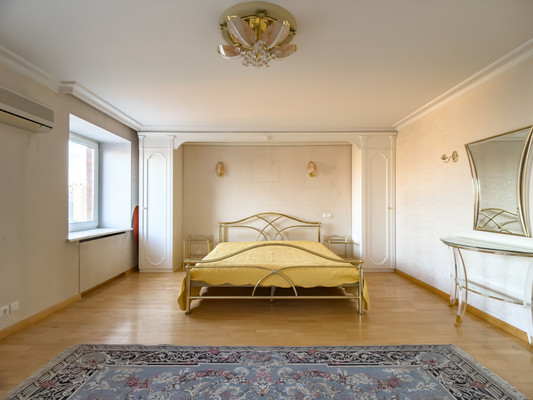 Продам многокомнатную квартиру, Просвещения пр-кт, 14к4, Санкт-Петербург г