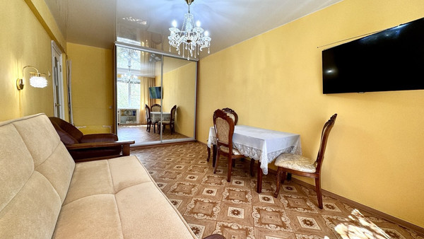 Продам трехкомнатную (3-комн.) квартиру, Полякова ул, 19, Астрахань г