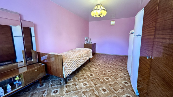 Продам трехкомнатную (3-комн.) квартиру, Полякова ул, 19, Астрахань г