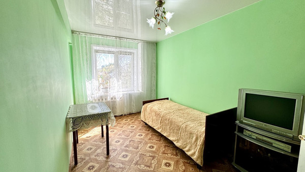Продам трехкомнатную (3-комн.) квартиру, Полякова ул, 19, Астрахань г