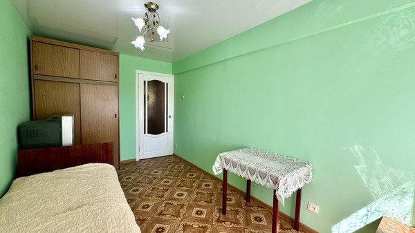 Продам трехкомнатную (3-комн.) квартиру, Полякова ул, 19, Астрахань г