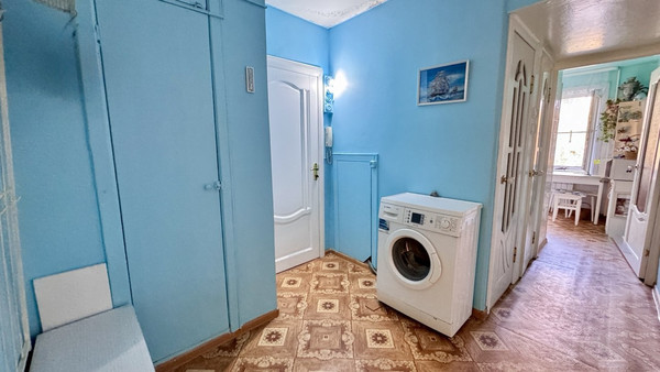 Продам трехкомнатную (3-комн.) квартиру, Полякова ул, 19, Астрахань г