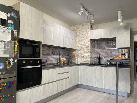 Продам трехкомнатную (3-комн.) квартиру, Маршала Ерёменко ул, 5к3, Москва г