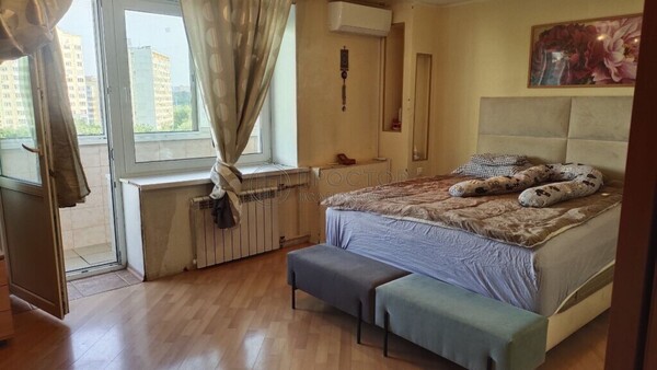 Продам однокомнатную (1-комн.) квартиру, Нагорная ул, 21к1, Москва г