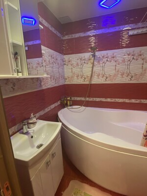 Продам двухкомнатную (2-комн.) квартиру, Старобитцевская ул, 17к2, Москва г