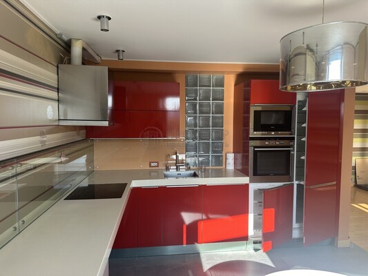 Продам трехкомнатную (3-комн.) квартиру, Сиреневый б-р, 44к1, Москва г